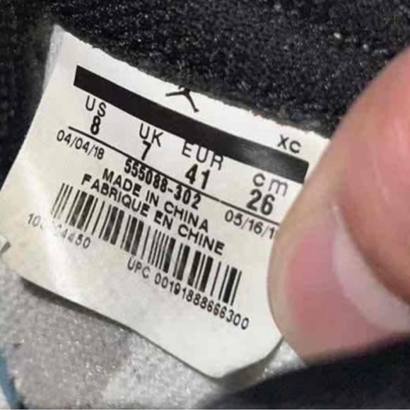 Used Jordan 1 pine green 1.0 size 8 - Picture 9 of 10